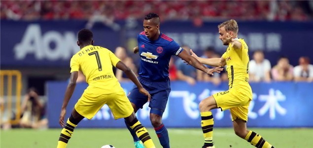 对手牢牢攥 对手牢牢攥